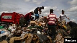 Venezuela migrants are seen at a garbage dump in the border city of Pacaraima, Brazil, April 15, 2019. 