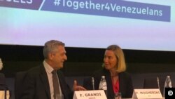 La Alta Representante de la Unión Europea para Asuntos Exteriores, Federica Mogherini,
y Filippo Grandi, Alto Comisionado de las Naciones Unidas para los Refugiados, en la Conferencia Internacional de Solidaridad que se ha celebrado en la Comisión Europea, en Bruselas , Bélgica.