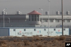 2018年12月3日资料照片: 新疆一处据信是拘留中心的设施