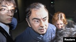 Carlos Ghosn fue arrestado por cuarta vez la semana pasada bajo la sospecha de que había tratado de enriquecerse a expensas de Nissan por un total de 5 millones de dólares.