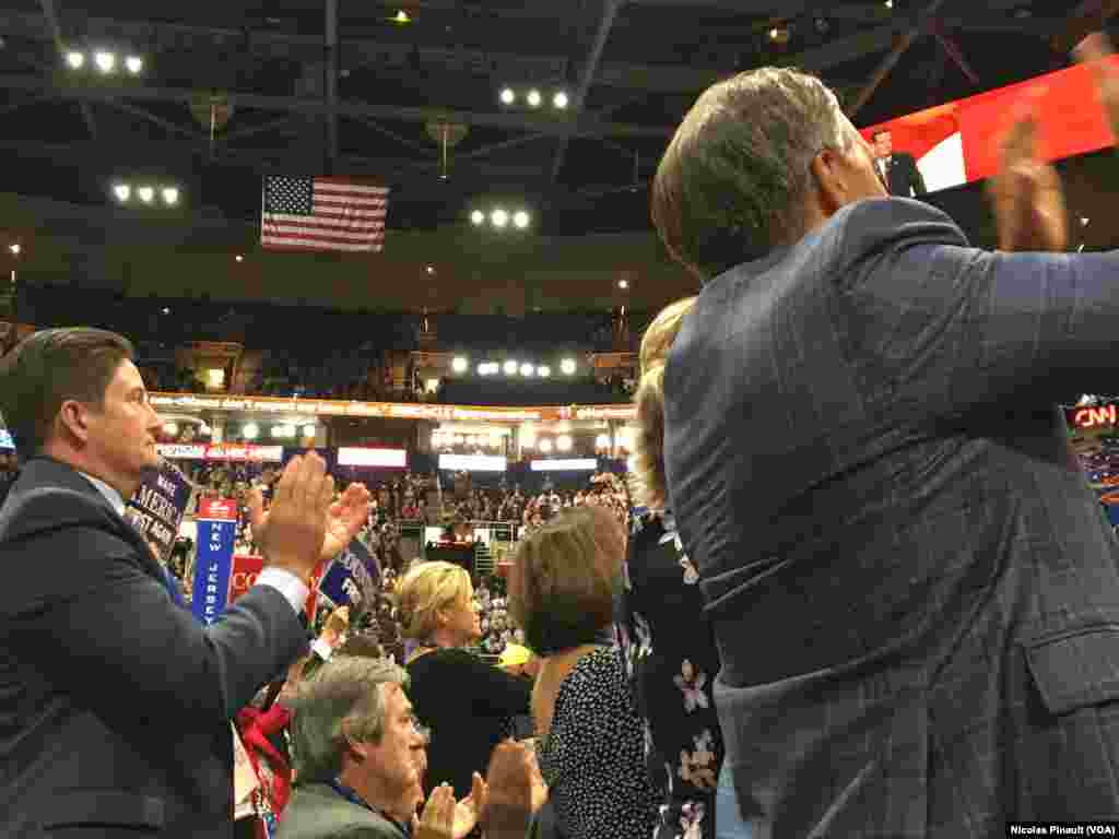 Lors de la deuxième soirée de la convention nationale républicaine qui se tient à Cleveland depuis le 20 juillet 2016. (VOA/Nicolas Pinault) 