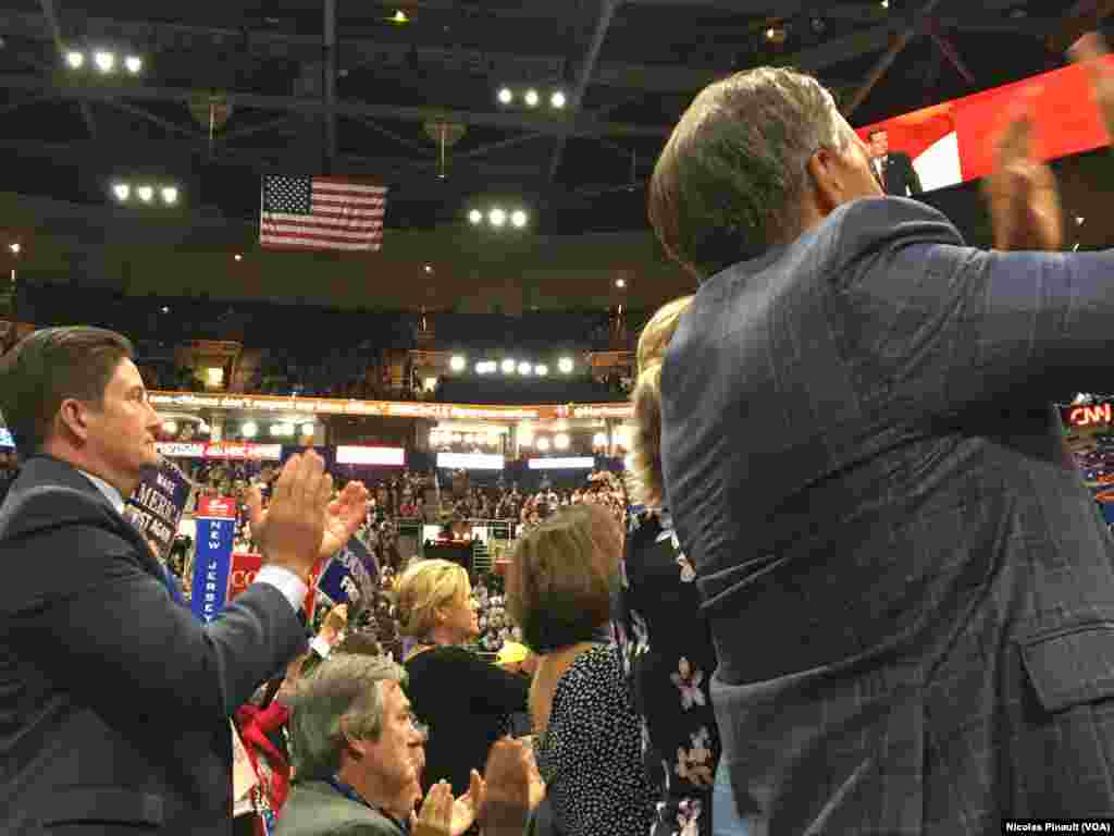Lors de la deuxième soirée de la convention nationale républicaine qui se tient à Cleveland depuis le 20 juillet 2016. (VOA/Nicolas Pinault)