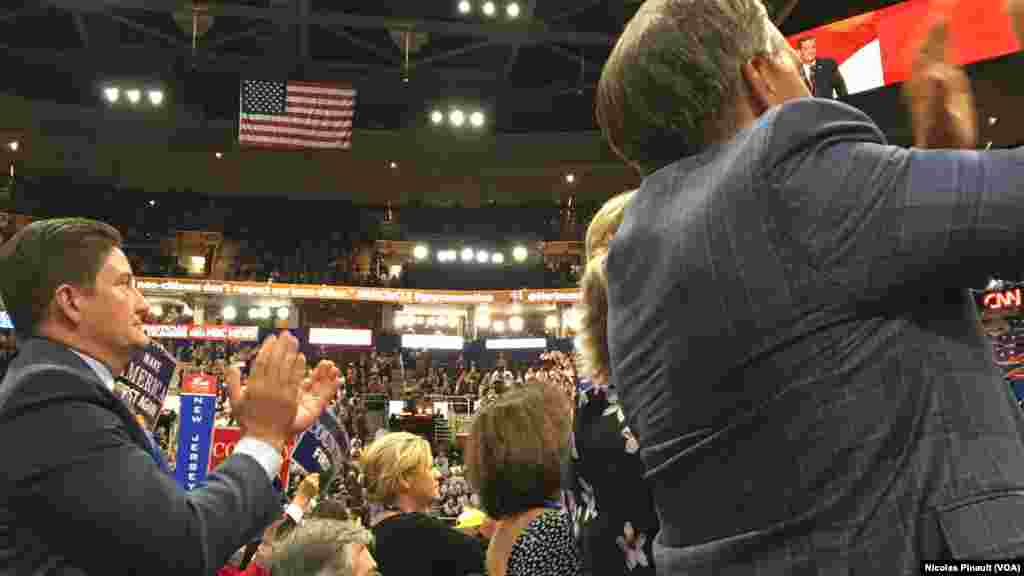 Lors de la deuxième soirée de la convention nationale républicaine qui se tient à Cleveland depuis le 20 juillet 2016. (VOA/Nicolas Pinault) 
