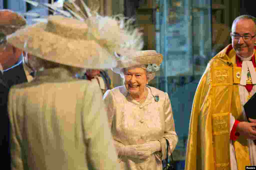 Britain's Queen Elizabeth arrives to attend a service celebrating the 60th anniversary of her coronation at Westminster Abbey, London, June 4, 2013. 