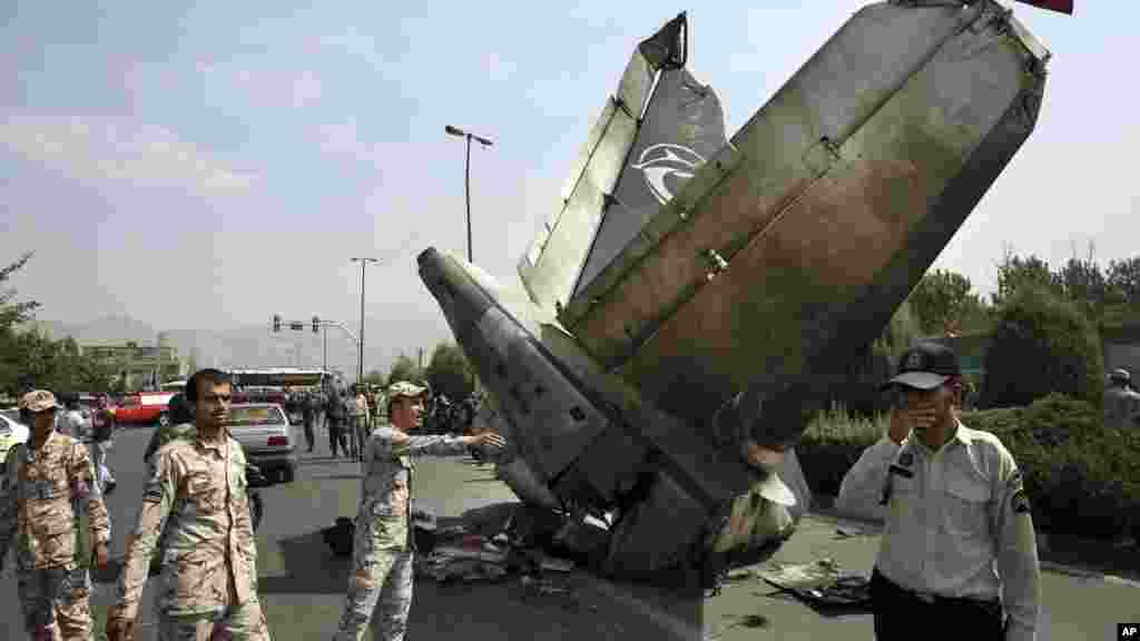 APTOPIX Mideast Iran Plane Crash