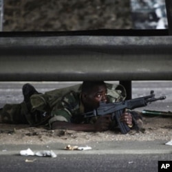 Costa do Marfim: Antigo chefe militar pede aos fieis de Gbagbo para deporem as armas