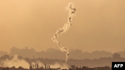 Dim tokom izraelskih bombardovanja u Gazi sa položaja preko granice u južnom Izraelu, 8. novembar 2023. (Foto: AFP / Jack Guez)