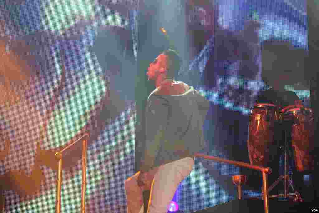 Romeo Santos puso a saltar al Patriot Center en Fairfax, Virginia.