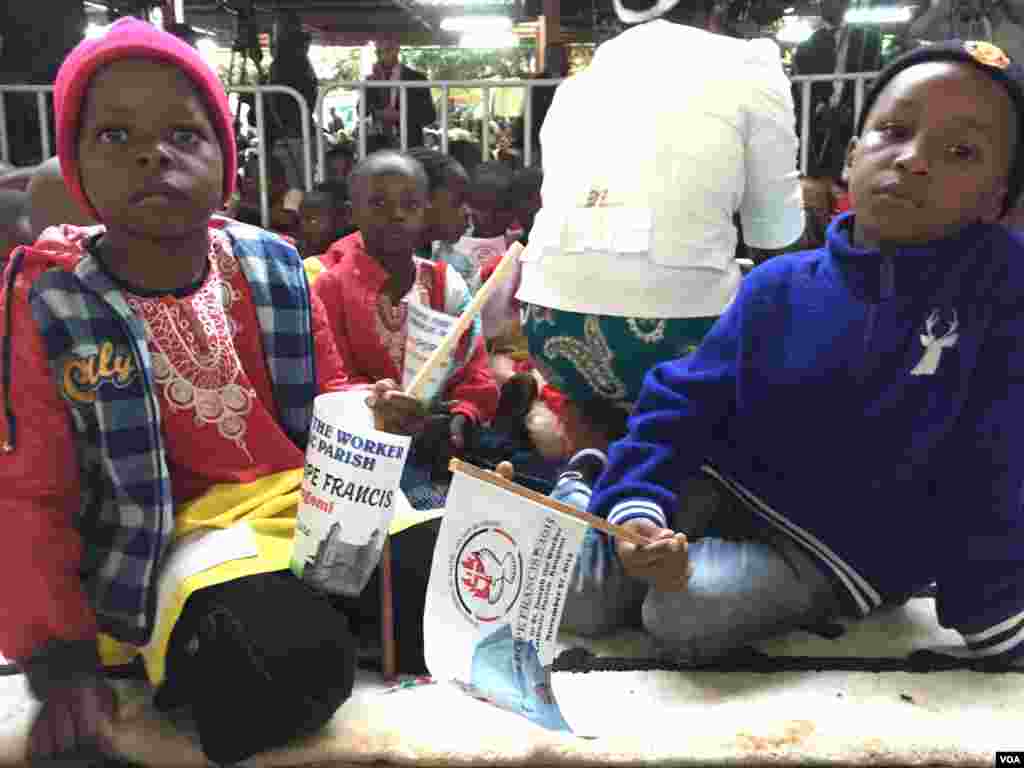 Orphans at the Kangemi event, Nov. 27, 2015. (J. Craig/VOA)