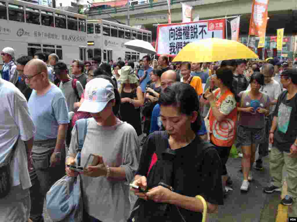 香港泛民多个政党和团体周六声援铜锣湾书店店长林荣基（美国之音海彦拍摄）