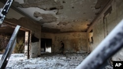 리비아 제2의 도시 벵가지에 있던 미국 영사관이 2012년 9월 공격을 받아 파괴된 모습. 