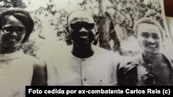 Combatentes da Liberdade da Pátria, Amílcar Cabral (meio), Carlos Reis (2º dir). em Boé, no leste da Guiné-Bissau. Julho de 1970