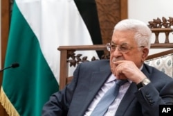 El presidente palestino Mahmoud Abbas hace una pausa mientras habla durante una declaración conjunta con el secretario de Estado Antony Blinken, el 25 de mayo de 2021, en Ramallah, Cisjordania.