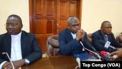 Les évêques de la Conférence épiscopale nationale du Congo (Cenco) lors d'un point de presse à Kinshasa, 11 janvier 2017. (Top Congo/VOA)