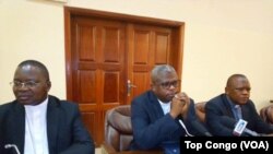 Les évêques de la Cenco (Conférence épiscopale nationale du Congo) lors d'un point de presse à Kinshasa, 11 janvier 2017. (Top Congo/VOA)