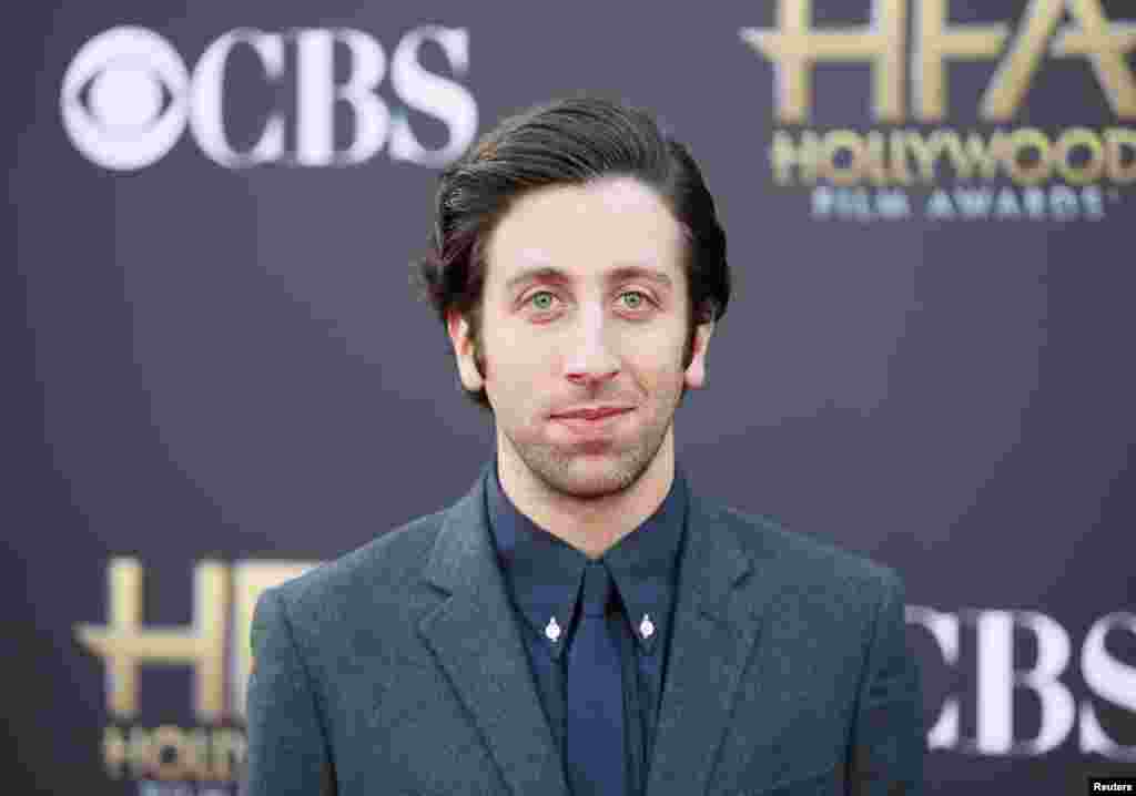 نمبر 3 پر سائمن ہلبرگ 26 ملین امریکی ڈالر سائمن کے لیے یہ بہت اچھا سال تھا۔ انہوں نے صرف کامیڈی سیریز میں ہی نہیں بلکہ فلورنس فاسٹر جنکنز میں بھی کام کیا جس پر انہیں گولڈن گلوب ایوارڈز کے لیے نامزد کیا گیا۔