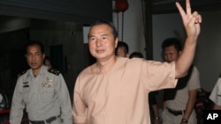 Activist Somyot Pruksakasemsuk arrives at criminal court in Bangkok, Thailand, January 23, 2013.