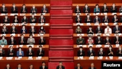 2023年3月5日中國國家主席習近平和其他官員在中國北京人民大會堂舉行的全國人民代表大會開幕式上