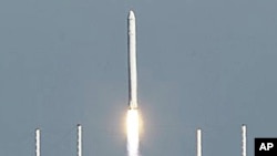 The SpaceX Falcon 9 rocket lifts off from pad 40 at the Cape Canaveral Air Force Station in Cape Canaveral, Florida, 08 Dec 2010