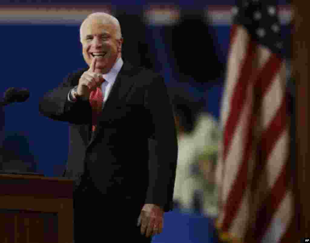 Senator Arizona dan mantan calon presiden 2008 John McCain dalam pidatonya pada konvensi (29/8).