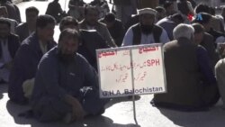 په بلوچستان کې ځوانو ډاکټرانو احتجاج
