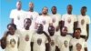 Ativistas trajados com camisa com referência a palhaço, Angola