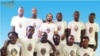 Activistas trajados com camisa com referência a palhaço, Angola
