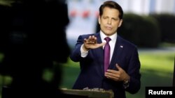 Direktur Komunikasi Gedung Putih Anthony Scaramucci berbicara dalam sebuah wawancara di Gedung Putih di Washington, 26 Juli 2017 