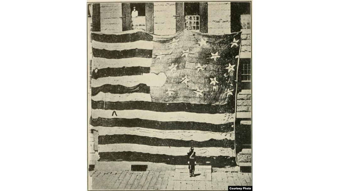 A soldier guards the original Fort McHenry. Note his size and that of the flag. (Wikipedia Commons)
