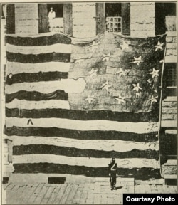 A soldier guards the original Fort McHenry. Note his size and that of the flag. (Wikipedia Commons)