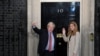 PM Inggris Boris Johnson dan pasangannya, Carrie Symonds di kediaman Perdana Menteri Inggris, 10 Downing Street, London, 13 Desember 2019. (Foto: dok).