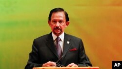Sultan Hassanal Bolkiah, Selasa (22/10) mengumumkan rencana penerapan hukum pidana Islam di negaranya, yang akan diberlakukan secara bertahap mulai enam bulan ke depan (Foto: dok). 