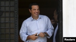 20일 알렉시스 치프라스 그리스 총리가 아테네 막시모스 맨션의 자신의 집무실을 떠나고 있다.