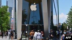 People wait in line outside an Apple store in the Brooklyn borough of New York City, June 22, 2020.