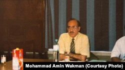 مرحوم واکمن په ۱۹۸۸ کال د امریکا غږ سره خپله همکاري پیل کړه او څه باندې دوه لسیزې یې د خبریال په صفت دنده ترسره کړه.
