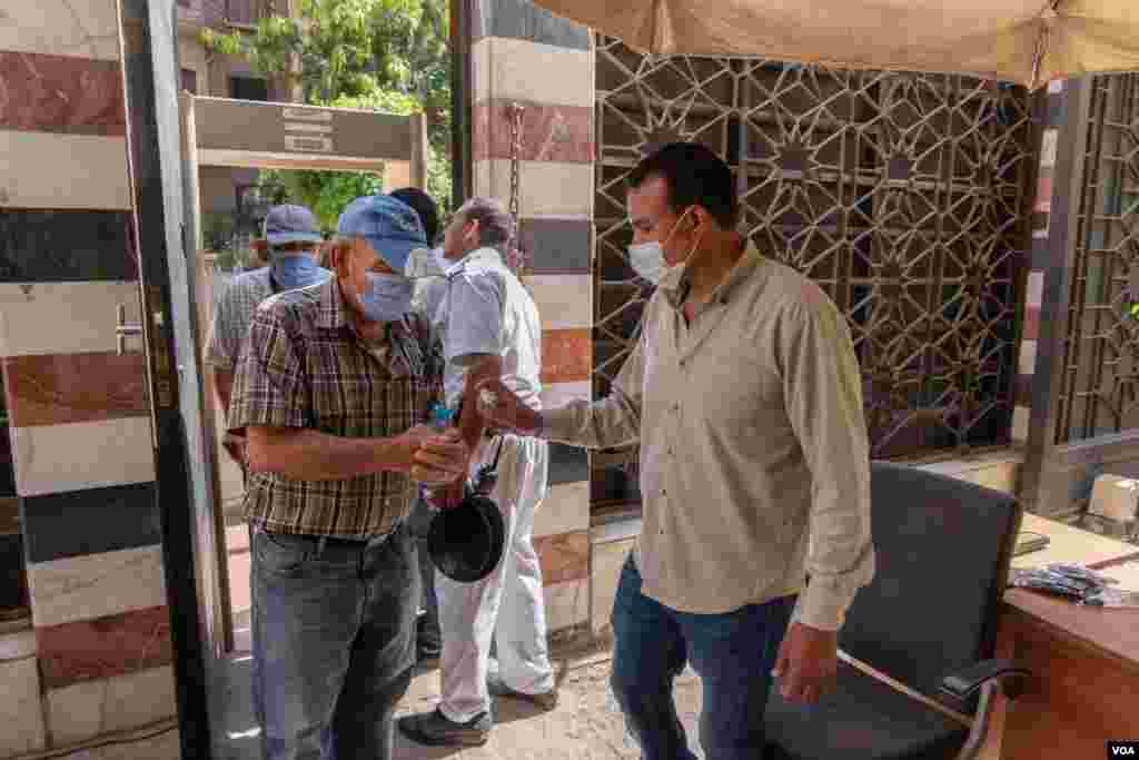 Workers at the embassy opened the doors for voters early in the morning, and kept them open until midnight, in hopes of drawing large numbers. Observers say the turnout so far has reflected a tiny percentage of Egypt’s Syrian population. (H. Elrasam/VOA)