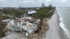 Una vista de dron muestra una casa de playa destruida después de que el huracán Milton tocara tierra en Manasota Key, Florida, Estados Unidos, el 11 de octubre de 2024.