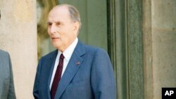 L'ancien président français François Mitterrand, en exercice au moment du génocide au Rwanda, à Paris, France, 11 juillet 1994.