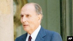 L'ancien président français François Mitterrand, en exercice au moment du génocide au Rwanda, à Paris, France, 11 juillet 1994.