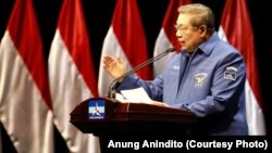 Mantan Presiden SBY: "Kita akan kejar siapapun yang merusak dan menghancurkan nama baik kita" dalam pidato politik peringatan 17 tahun Partai Demokrat di Jakarta, Senin malam (17/9).