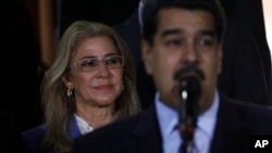 Prezidaanti Venezu'eelaa Nikolaas Maduroo fi haadha warraa isaanii 