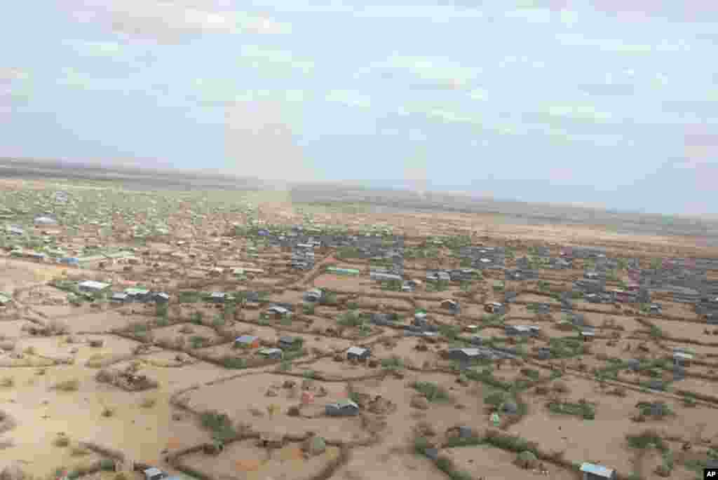 Dollo Ado, an Ethiopian border town of 30,000 permanent residents, is hosting an additional 120,000 refugees from Somalia. VOA - P. Heinlein