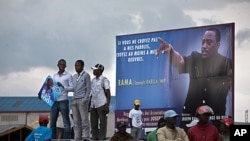 Supporters of Joseph Kabila, President of the Democratic Republic of the Congo and presidential candidate, wait for his arrival at Goma airport, November 14, 2011.