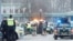 Petugas tanggap darurat dan polisi tiba di pusat pendidikan orang dewasa Campus Risbergska di Orebro, Swedia, setelah penembakan, 4 Februari 2025. (TT News Agency/Kicki Nilsson via REUTERS)