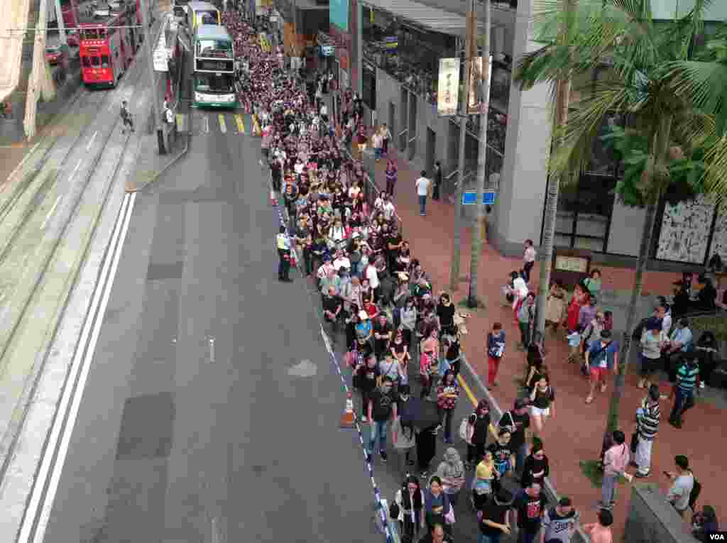 香港民阵发起反释法大游行(美国之音海彦拍摄)