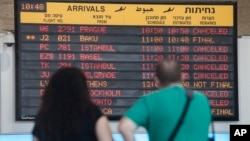 7月23日，美国联邦航空管理局发出24小时禁飞令之后，以色列本•古里安国际机场的电子显示屏上出现了许多航班被取消或推迟的消息