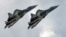 Dos aviones Sukhoi SU-57 de la Fuerza Aérea rusa son captados en esta foto del 23 de julio de 2017.