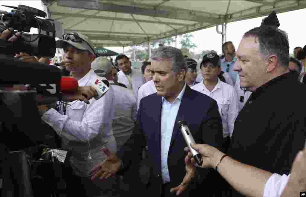 رئیس جمهوری کلمبیا و وزیر خارجه ایالات متحده در بازدید از کمپ پناهندگان ونزوئلایی در شهر مرزی &laquo;کوکوتا&raquo; در کلمبیا