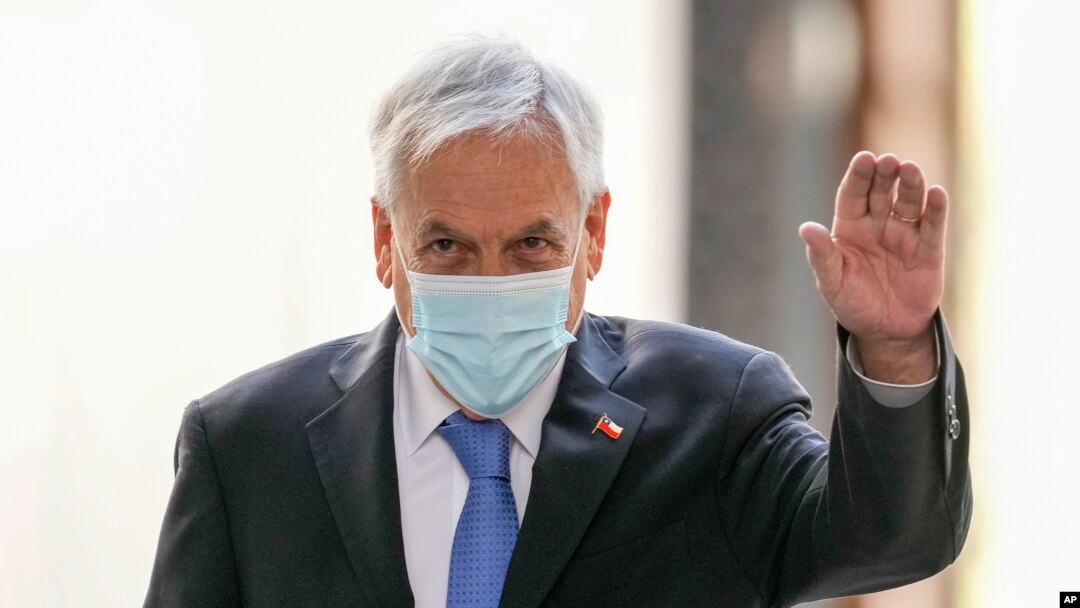 El presidente de Chile, Sebastián Piñera, llega al palacio presidencial de La Moneda en Santiago, Chile, el 8 de noviembre de 2021.