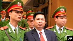 Tiến sĩ luật Cù Huy Hà Vũ đã được chính quyền Việt Nam trả tự do trong lúc đang thụ án 7 năm tù với tội danh 'tuyên truyền chống nhà nước cộng hòa xã hội chủ nghĩa Việt Nam'